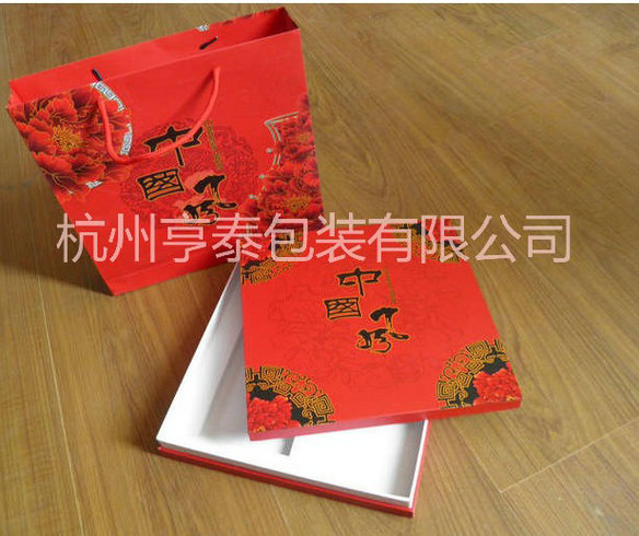【絲巾盒容納女人的千嬌百媚：送禮倍有面子！】
